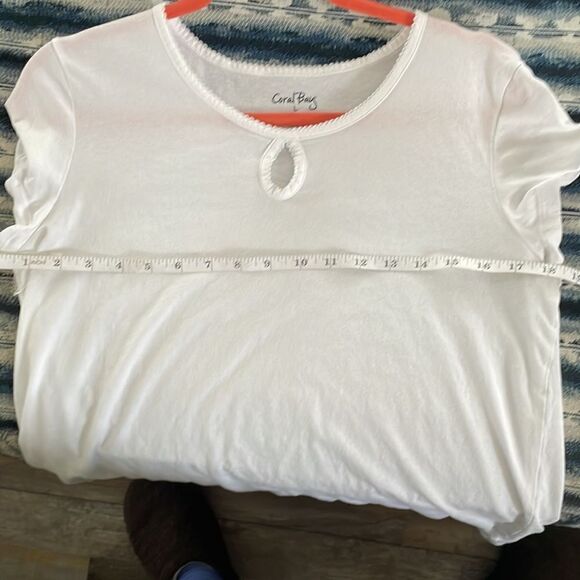 Coral Bay white, keyhole neckline, short sleeved top size L - Picture 4 of 4
